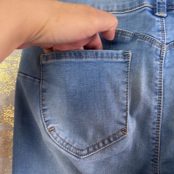 Ibiza ULTRA HIGH WAIST BETTER BOOTY" Light Wash Jeans Size 5 - Picture 10 of 16